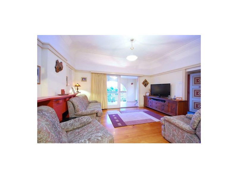 23 Thomson Street, Greenslopes QLD 4120