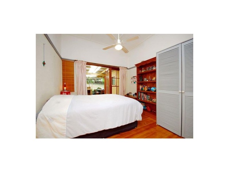 23 Thomson Street, Greenslopes QLD 4120