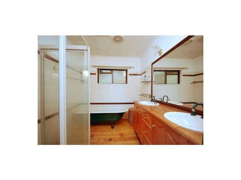 23 Thomson Street, Greenslopes QLD 4120