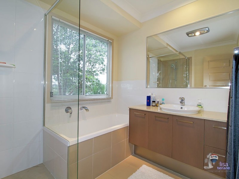 86 Gordon Circuit, Seventeen Mile Rocks QLD 4073