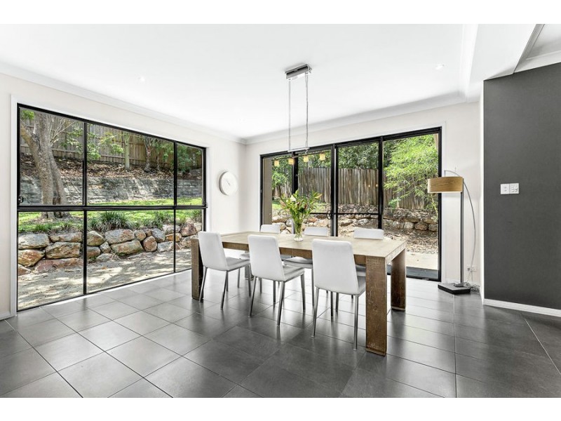 2 Victoria Avenue, Chelmer QLD 4068