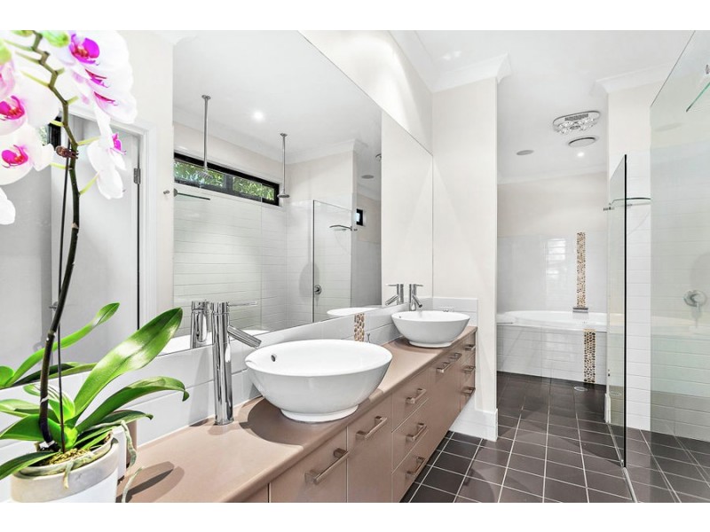 2 Victoria Avenue, Chelmer QLD 4068