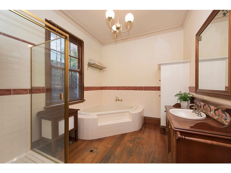 9 Wattle Avenue, Yeerongpilly QLD 4105