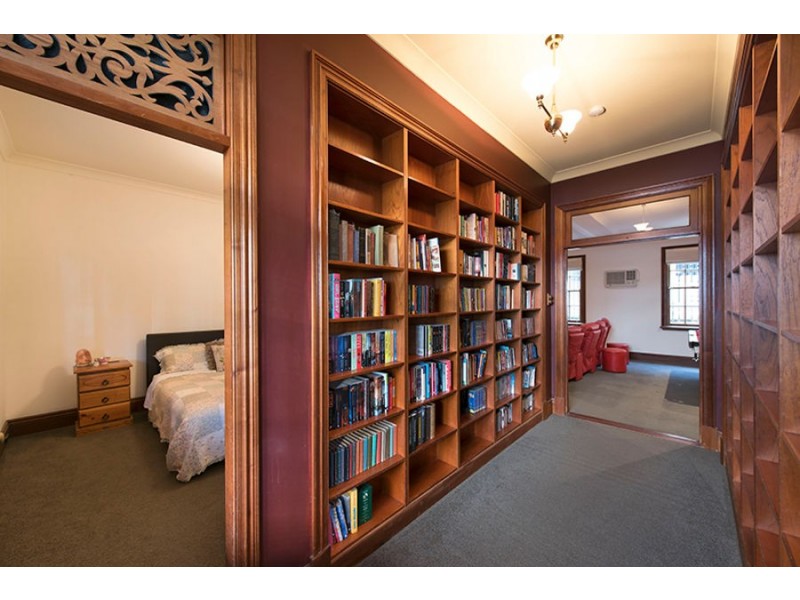 9 Wattle Avenue, Yeerongpilly QLD 4105