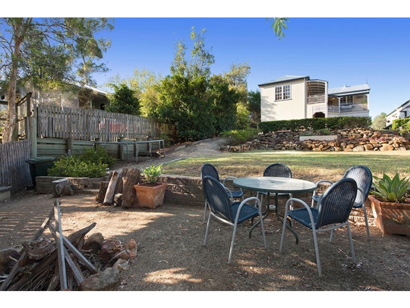 9 Wattle Avenue, Yeerongpilly QLD 4105