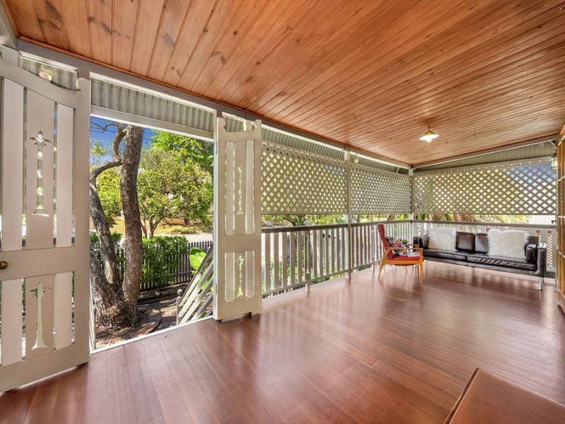 16 South Street, Yeerongpilly QLD 4105