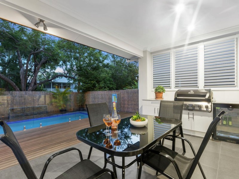 123 Graceville Avenue, Graceville QLD 4075