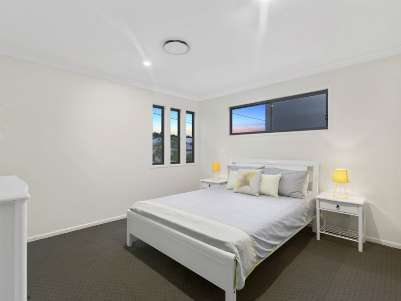 123 Graceville Avenue, Graceville QLD 4075