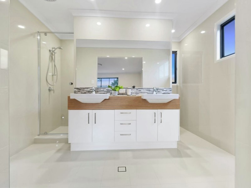 123 Graceville Avenue, Graceville QLD 4075