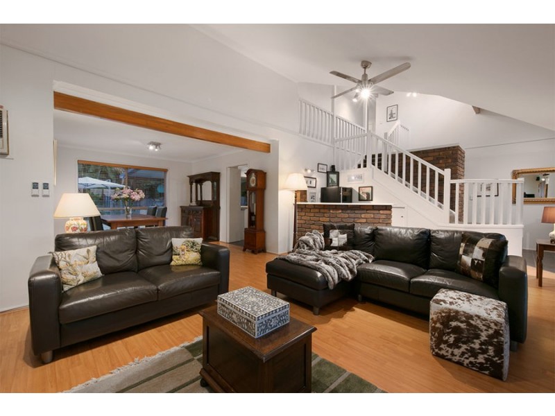 8 Tennent Street, Westlake QLD 4074