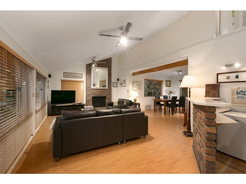 8 Tennent Street, Westlake QLD 4074