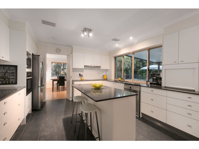 8 Tennent Street, Westlake QLD 4074