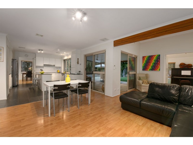 8 Tennent Street, Westlake QLD 4074