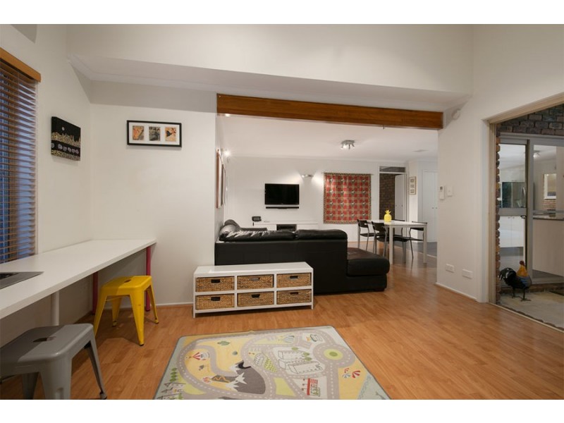 8 Tennent Street, Westlake QLD 4074