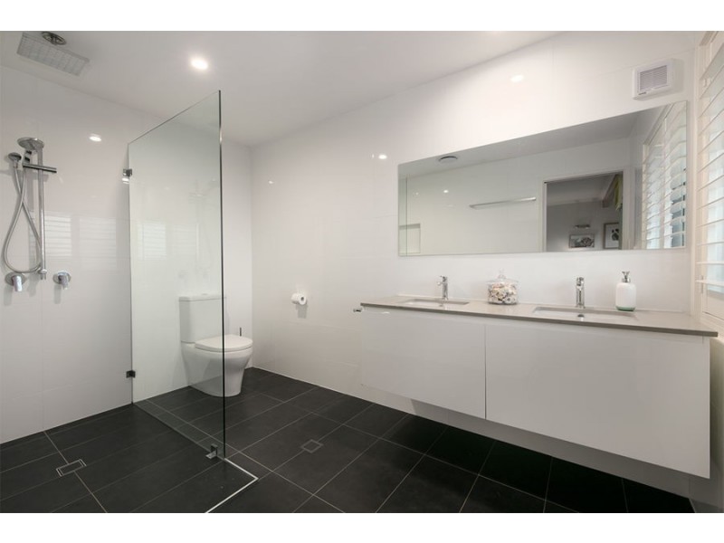 8 Tennent Street, Westlake QLD 4074