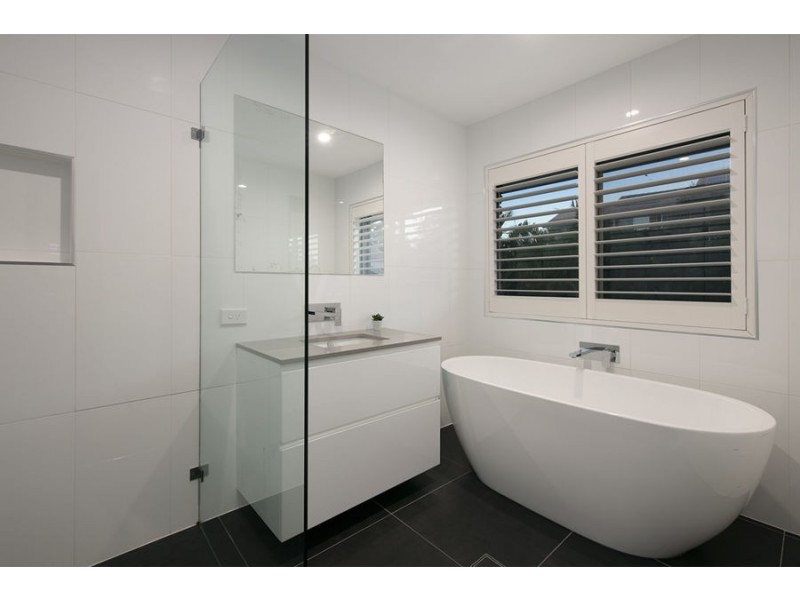 8 Tennent Street, Westlake QLD 4074