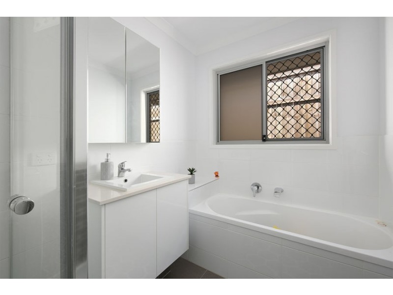 27 Neroli Drive, Springfield Lakes QLD 4300