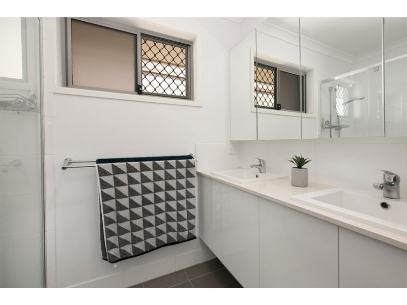 27 Neroli Drive, Springfield Lakes QLD 4300