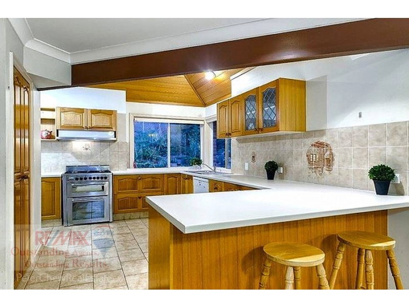 235 Mount Ommaney Drive, Mount Ommaney QLD 4074