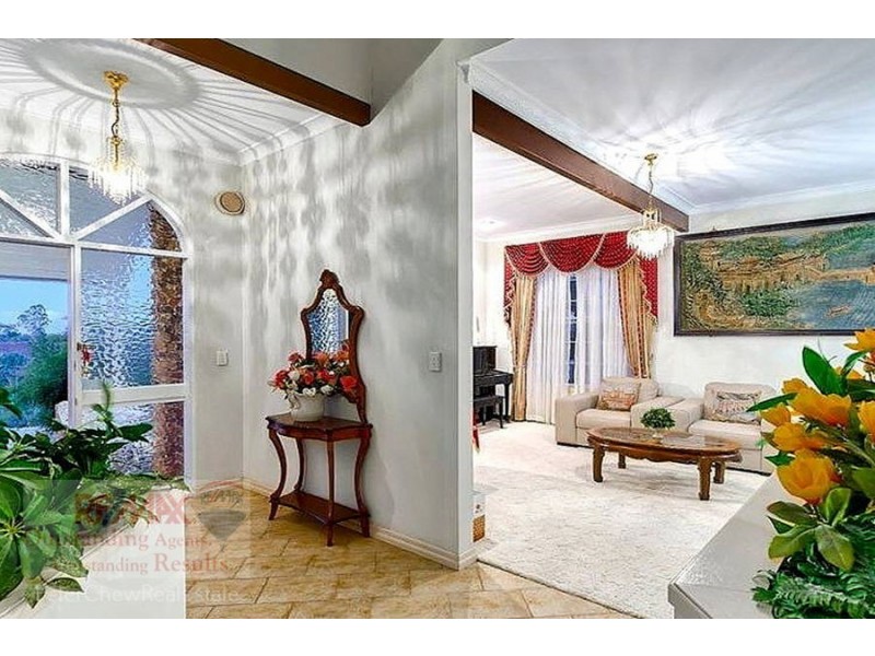 235 Mount Ommaney Drive, Mount Ommaney QLD 4074