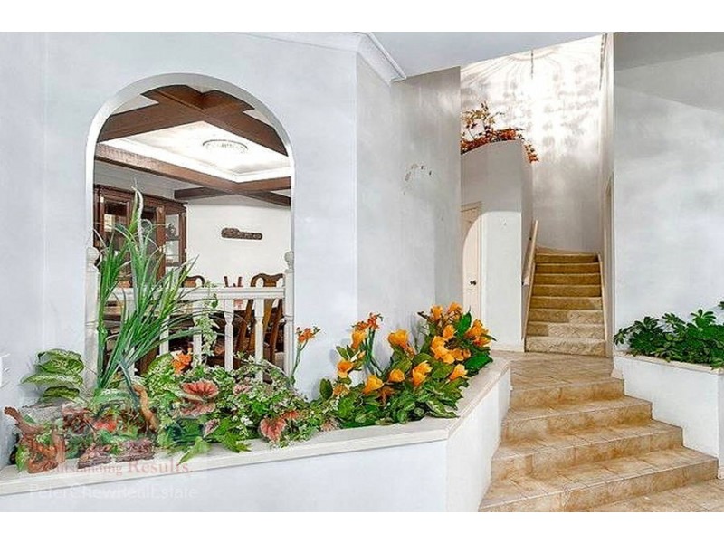 235 Mount Ommaney Drive, Mount Ommaney QLD 4074