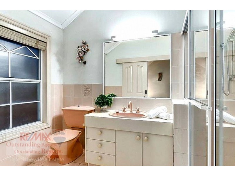 235 Mount Ommaney Drive, Mount Ommaney QLD 4074