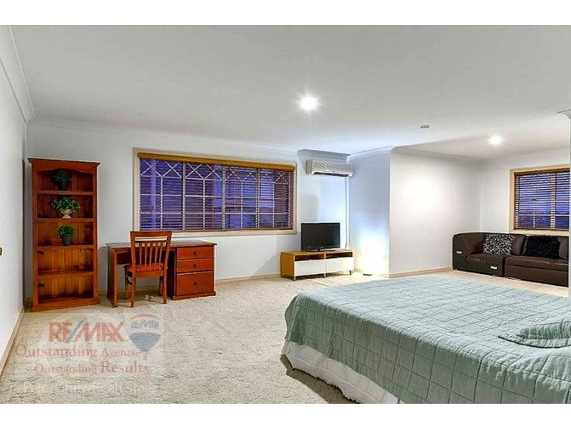 235 Mount Ommaney Drive, Mount Ommaney QLD 4074