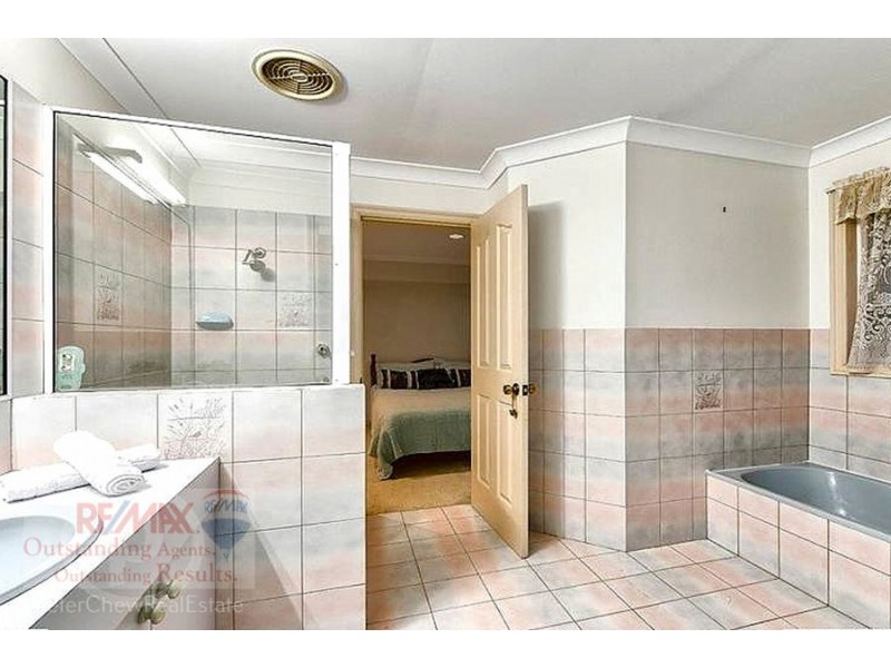 235 Mount Ommaney Drive, Mount Ommaney QLD 4074