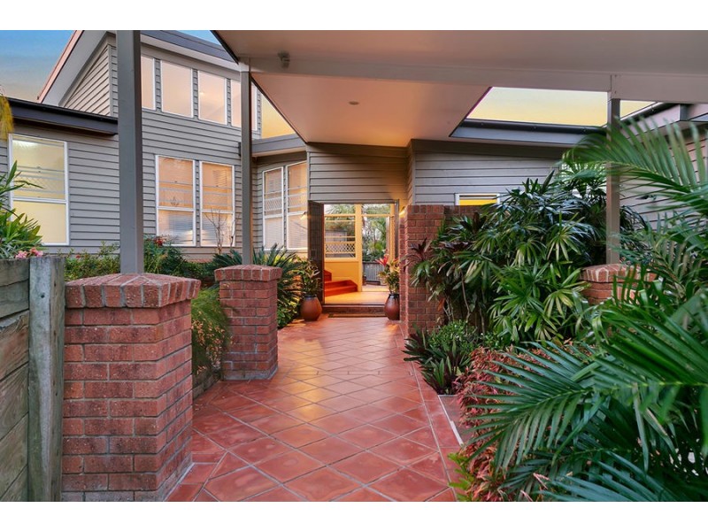 52 Maculata Drive, Chapel Hill QLD 4069