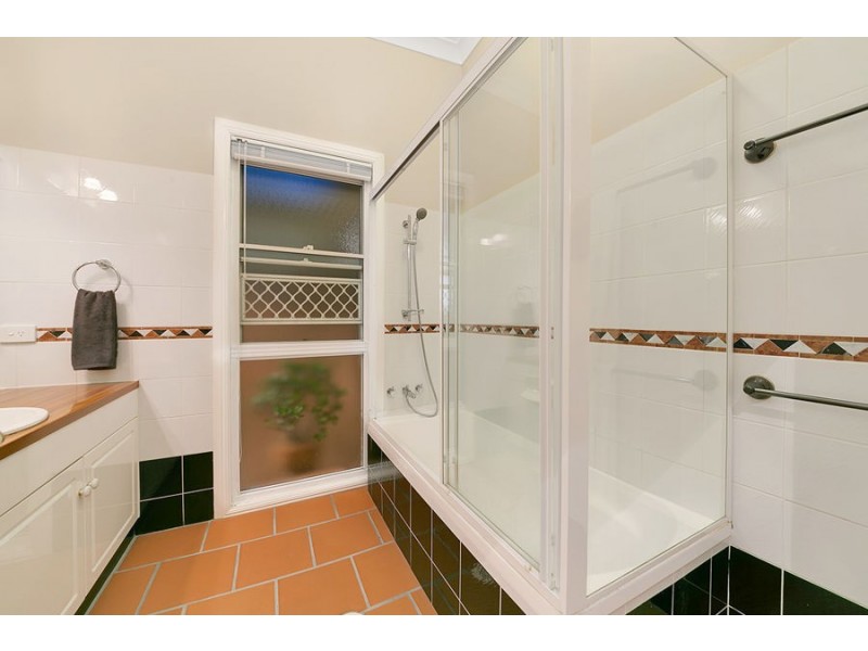 52 Maculata Drive, Chapel Hill QLD 4069