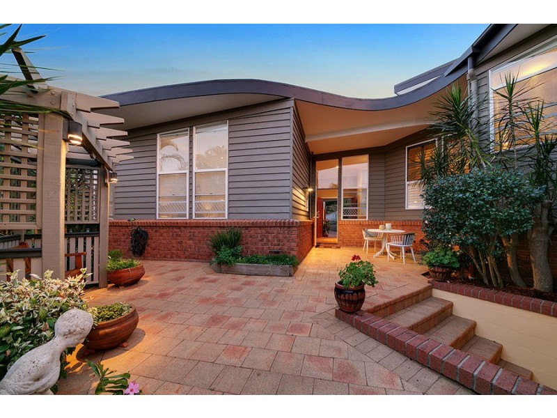 52 Maculata Drive, Chapel Hill QLD 4069