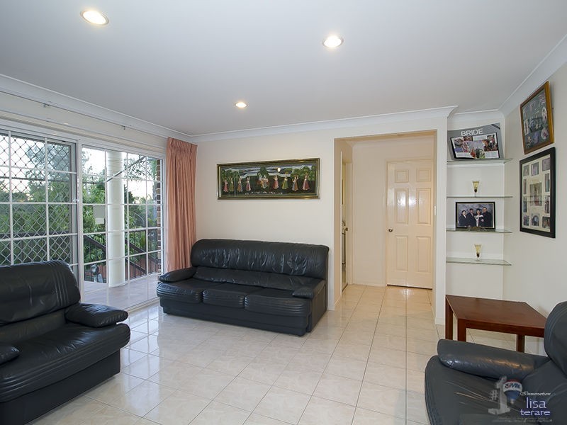 21 Woolner Place, Mount Ommaney QLD 4074