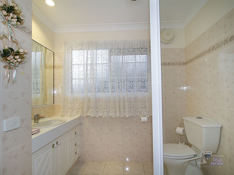 21 Woolner Place, Mount Ommaney QLD 4074