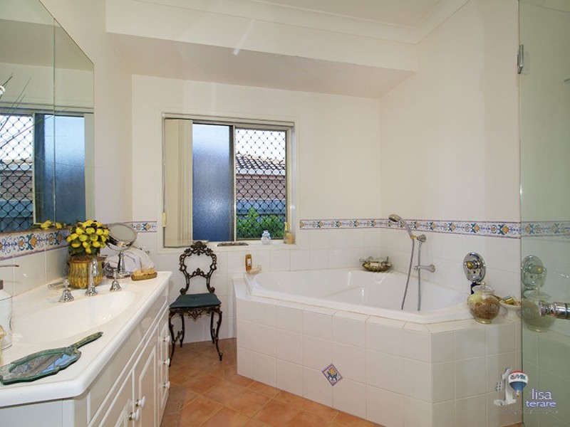 7 Girraween Close, Riverhills QLD 4074