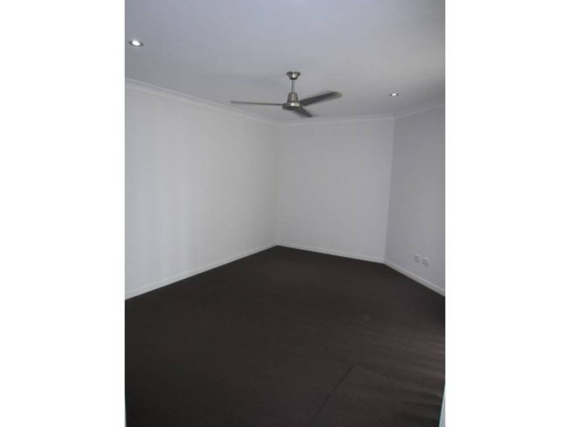 8 Greenview Street, Oxley QLD 4075