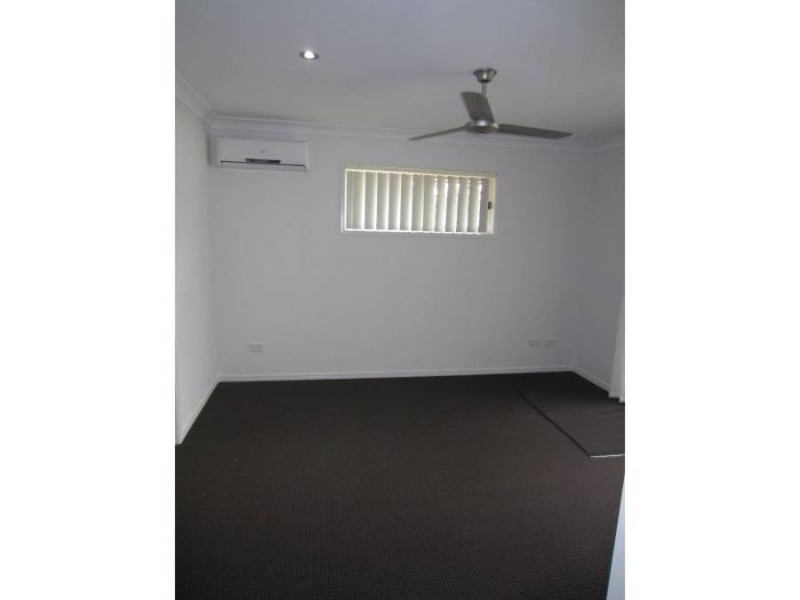 8 Greenview Street, Oxley QLD 4075