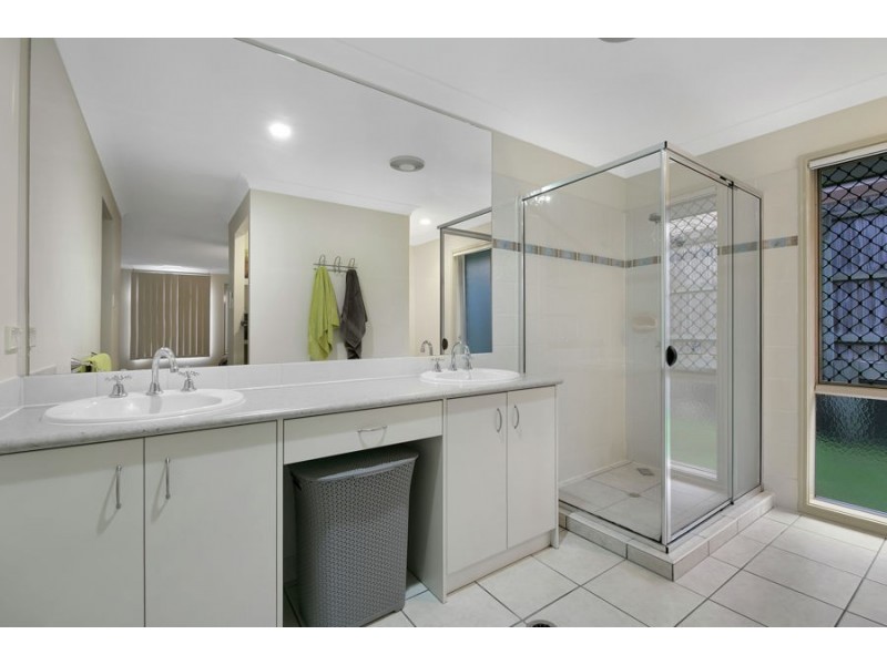 13 Parkside Place, Forest Lake QLD 4078