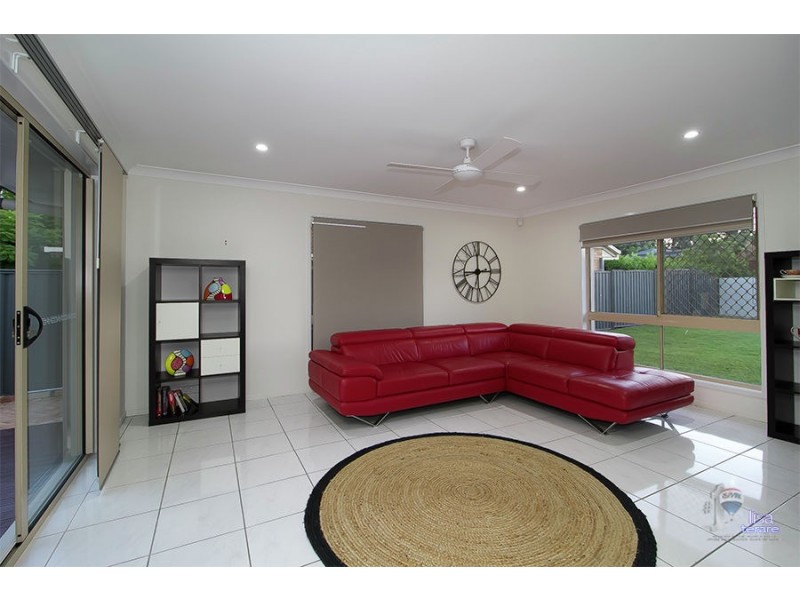 11 Camelot Crescent, Middle Park QLD 4074
