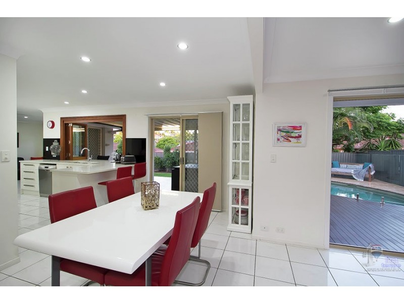 11 Camelot Crescent, Middle Park QLD 4074
