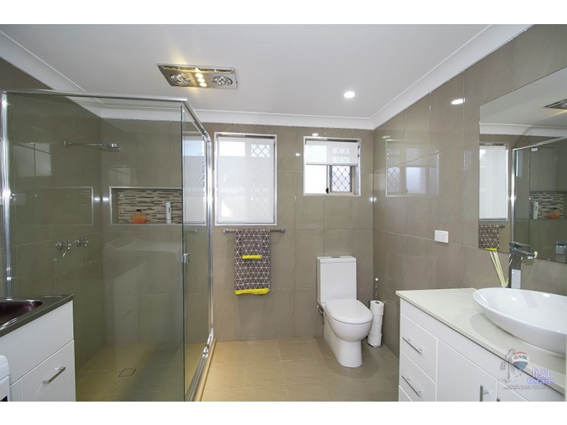 11 Camelot Crescent, Middle Park QLD 4074