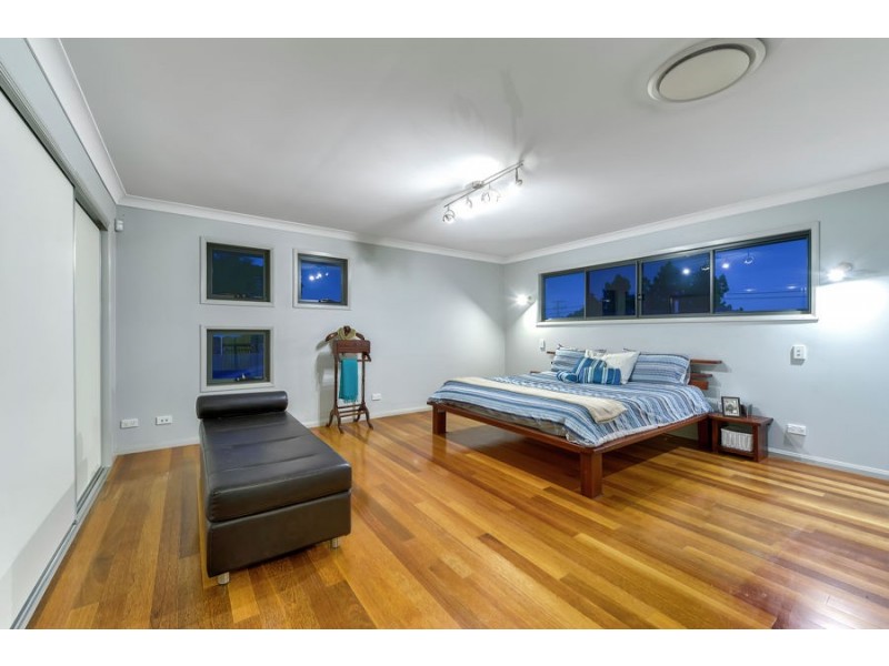 233 Long Street E, Graceville QLD 4075