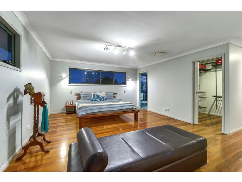 233 Long Street E, Graceville QLD 4075