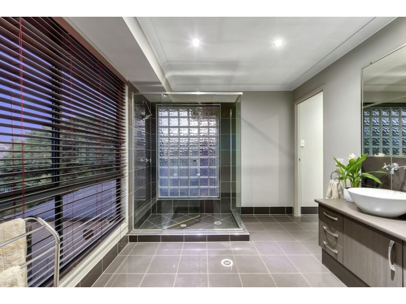 233 Long Street E, Graceville QLD 4075