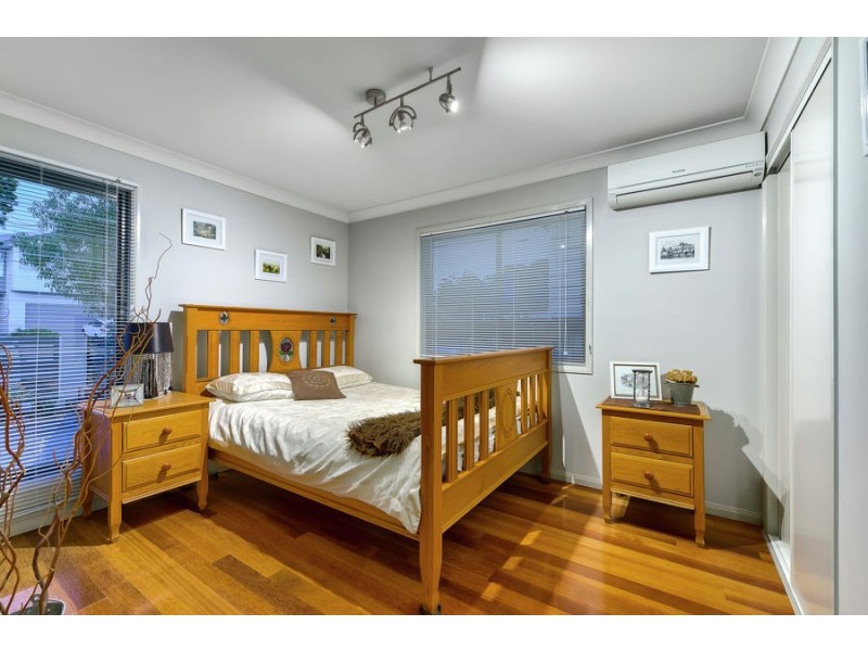 233 Long Street E, Graceville QLD 4075