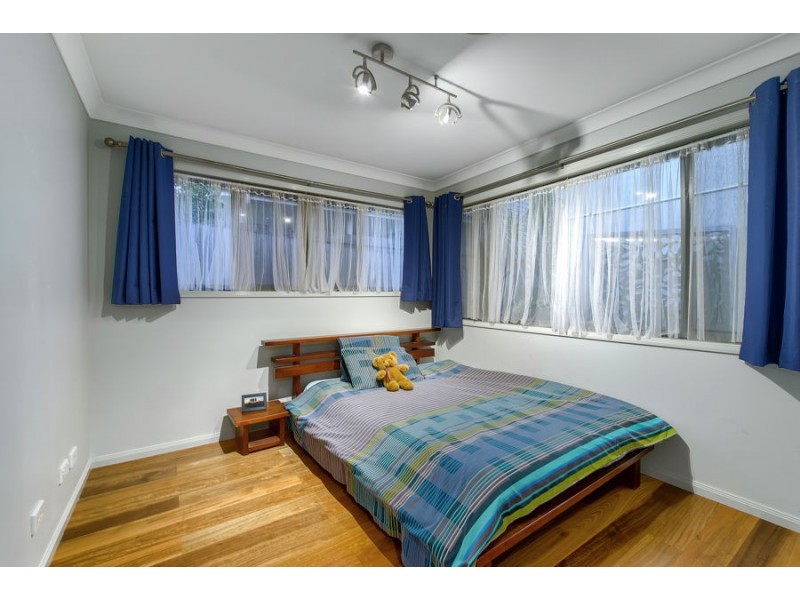 233 Long Street E, Graceville QLD 4075