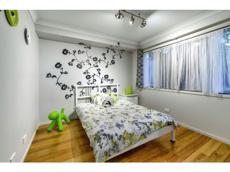 233 Long Street E, Graceville QLD 4075