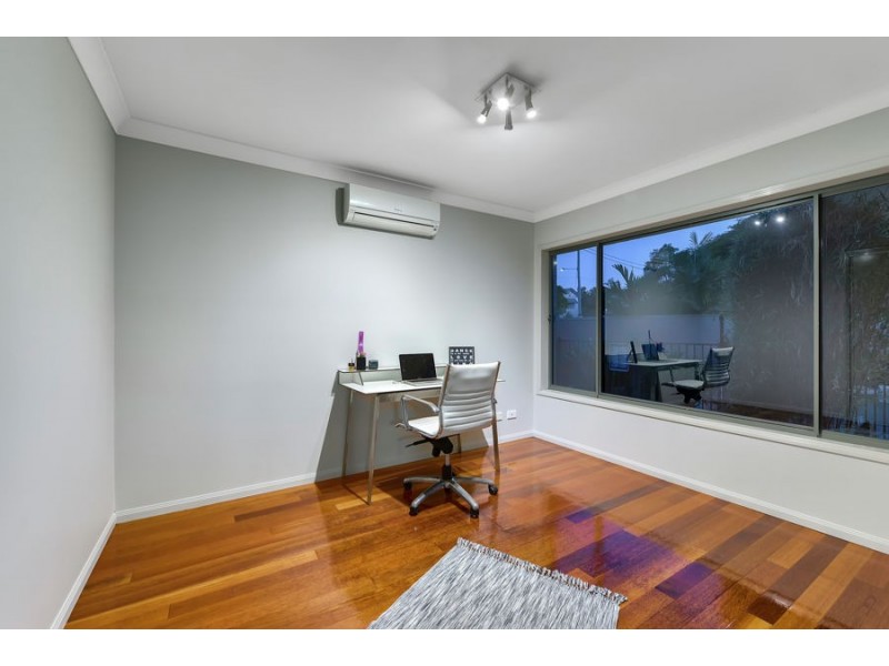 233 Long Street E, Graceville QLD 4075