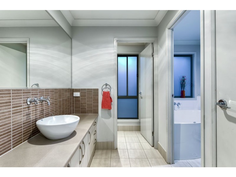 233 Long Street E, Graceville QLD 4075