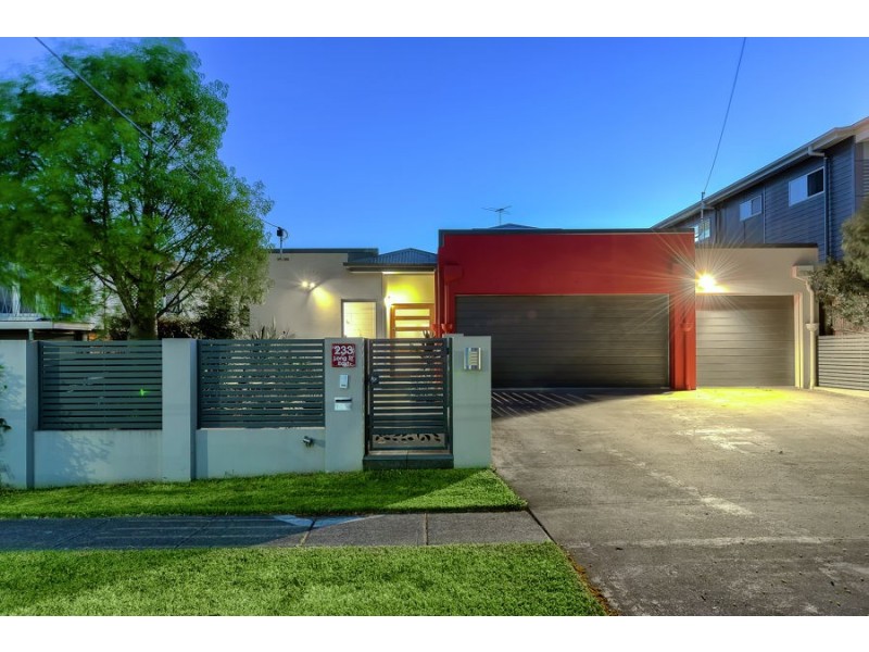 233 Long Street E, Graceville QLD 4075