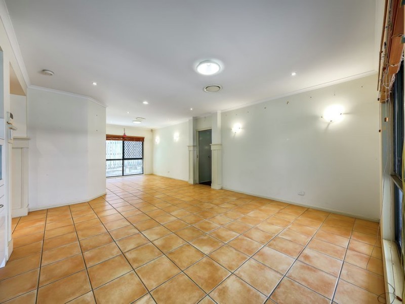 71 Oakmont Street, Oxley QLD 4075